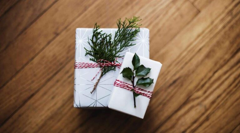 Thoughtful clutter-free gift ideas for someone who is decluttering